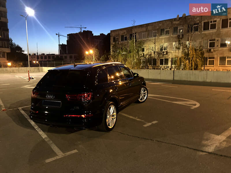 Внедорожник / Кроссовер Audi Q7 2016 в Киеве