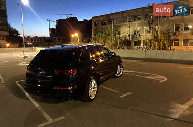 Внедорожник / Кроссовер Audi Q7 2016 в 