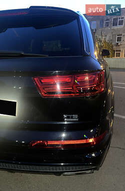 Внедорожник / Кроссовер Audi Q7 2016 в 