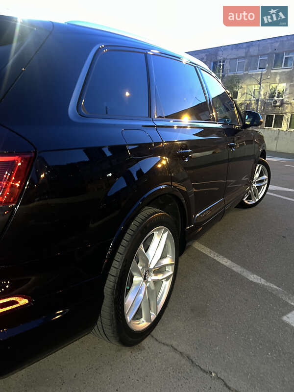 Внедорожник / Кроссовер Audi Q7 2016 в Киеве