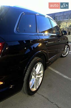 Внедорожник / Кроссовер Audi Q7 2016 в 