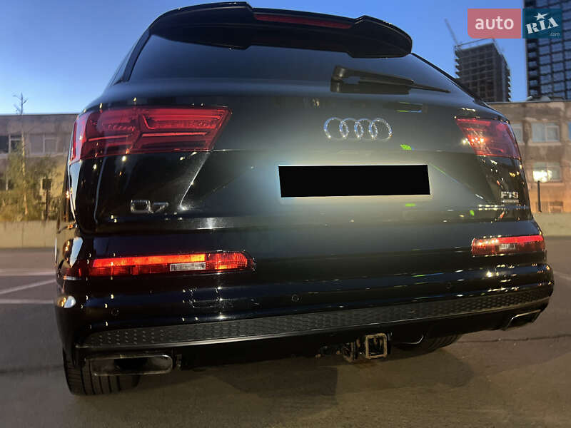 Внедорожник / Кроссовер Audi Q7 2016 в Киеве
