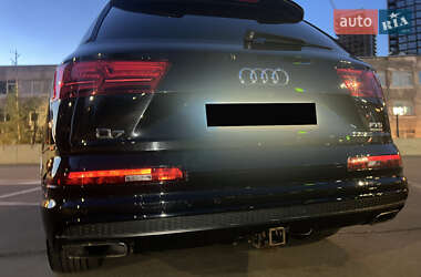 Внедорожник / Кроссовер Audi Q7 2016 в 