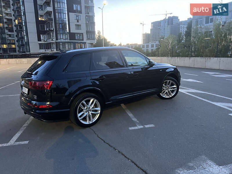 Внедорожник / Кроссовер Audi Q7 2016 в Киеве