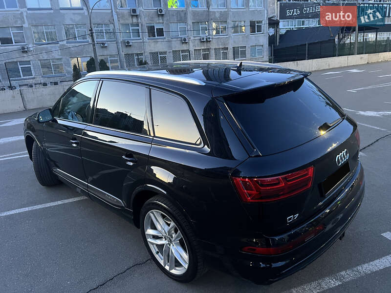Внедорожник / Кроссовер Audi Q7 2016 в Киеве