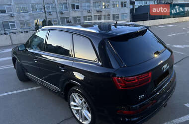 Внедорожник / Кроссовер Audi Q7 2016 в 
