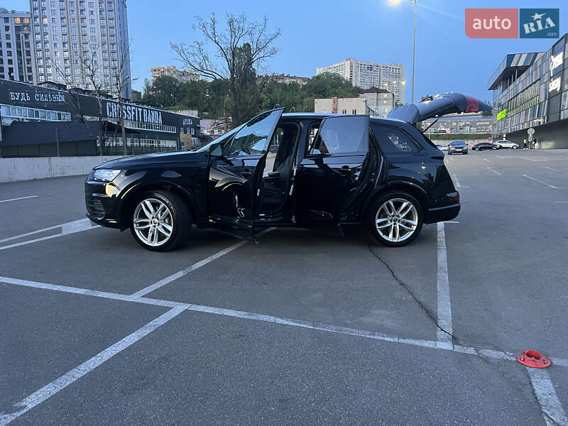 Внедорожник / Кроссовер Audi Q7 2016 в Киеве