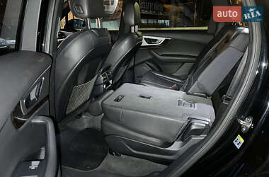Внедорожник / Кроссовер Audi Q7 2016 в 