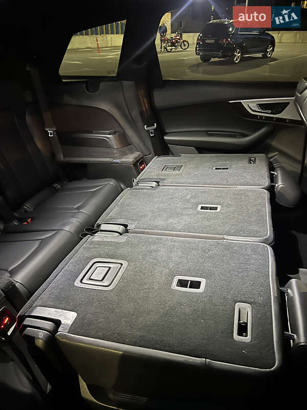 Внедорожник / Кроссовер Audi Q7 2016 в Киеве