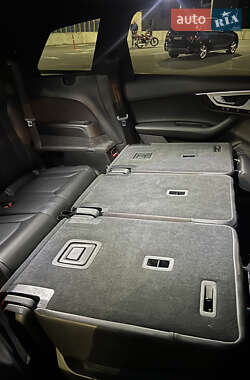 Внедорожник / Кроссовер Audi Q7 2016 в 