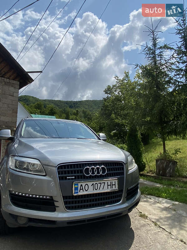 Внедорожник / Кроссовер Audi Q7 2007 в Тячеве