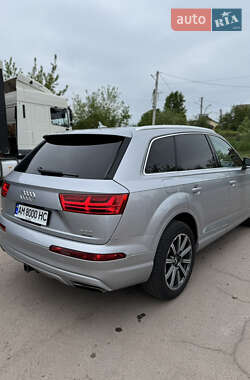 Внедорожник / Кроссовер Audi Q7 2016 в 