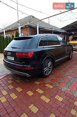 Позашляховик / Кросовер Audi Q7 2017 в Ананьїві