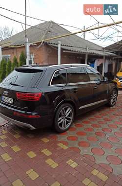 Внедорожник / Кроссовер Audi Q7 2017 в 