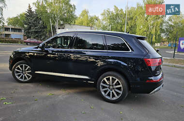 Внедорожник / Кроссовер Audi Q7 2017 в 