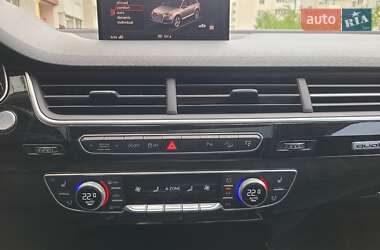 Внедорожник / Кроссовер Audi Q7 2015 в 