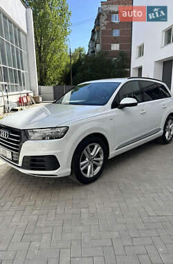 Внедорожник / Кроссовер Audi Q7 2017 в 