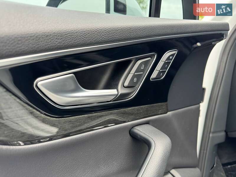 Позашляховик / Кросовер Audi Q7 2017 в Рівному