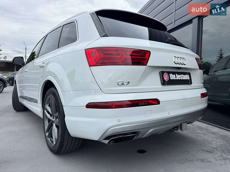 Позашляховик / Кросовер Audi Q7 2017 в Рівному