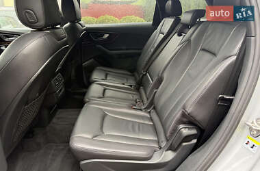 Позашляховик / Кросовер Audi Q7 2016 в 