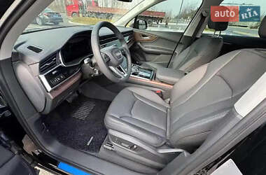 Позашляховик / Кросовер Audi Q7 2022 в 