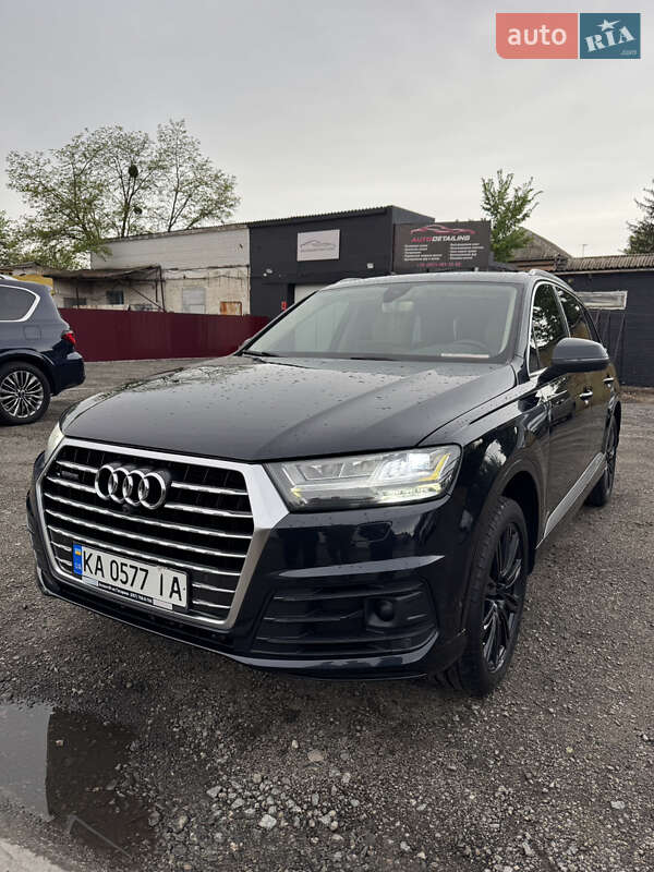 Позашляховик / Кросовер Audi Q7 2016 в 