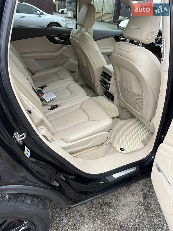 Внедорожник / Кроссовер Audi Q7 2016 в Киеве