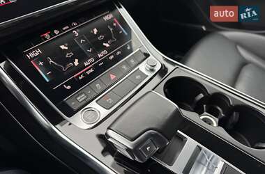 Позашляховик / Кросовер Audi Q7 2022 в 