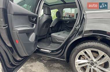 Позашляховик / Кросовер Audi Q7 2022 в 