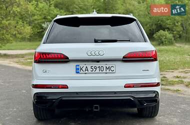 Внедорожник / Кроссовер Audi Q7 2022 в 