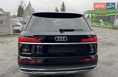 Позашляховик / Кросовер Audi Q7 2022 в 