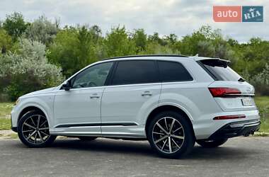 Внедорожник / Кроссовер Audi Q7 2022 в 