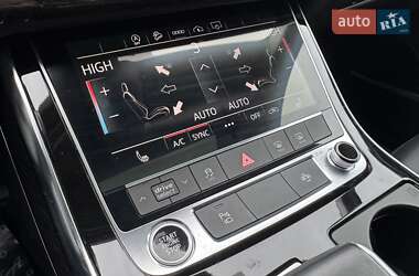 Позашляховик / Кросовер Audi Q7 2022 в 