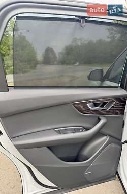 Внедорожник / Кроссовер Audi Q7 2022 в 