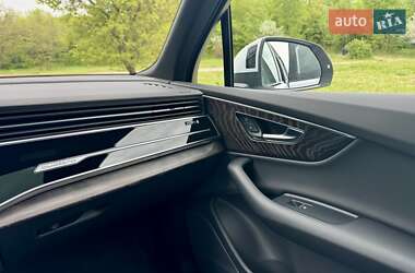 Внедорожник / Кроссовер Audi Q7 2022 в 