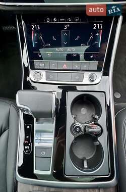 Внедорожник / Кроссовер Audi Q7 2022 в 