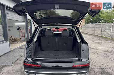 Позашляховик / Кросовер Audi Q7 2022 в 