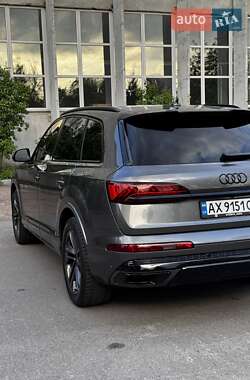 Позашляховик / Кросовер Audi Q7 2019 в 