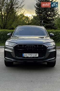 Позашляховик / Кросовер Audi Q7 2019 в 