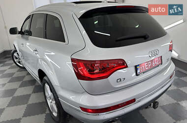 Позашляховик / Кросовер Audi Q7 2013 в 