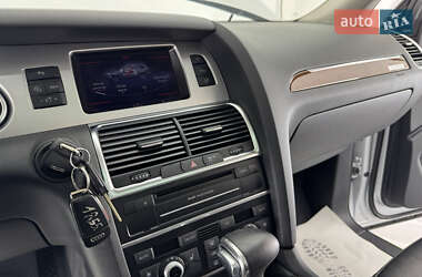 Позашляховик / Кросовер Audi Q7 2013 в 