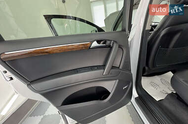 Позашляховик / Кросовер Audi Q7 2013 в 