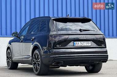 Внедорожник / Кроссовер Audi Q7 2016 в 
