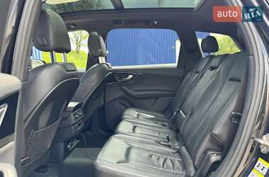 Внедорожник / Кроссовер Audi Q7 2016 в 