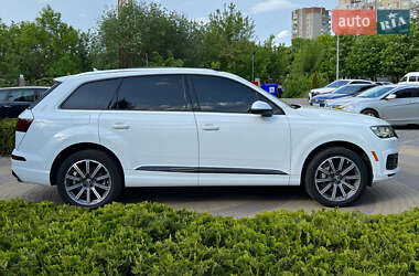 Внедорожник / Кроссовер Audi Q7 2016 в 