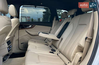 Внедорожник / Кроссовер Audi Q7 2016 в 