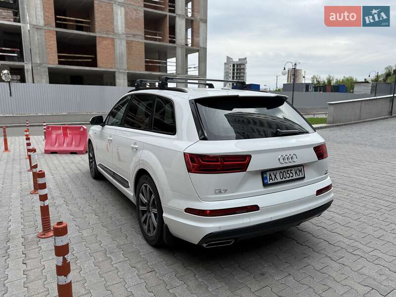 Внедорожник / Кроссовер Audi Q7 2016 в Киеве