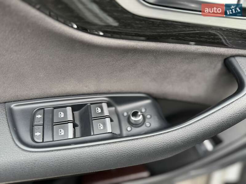 Внедорожник / Кроссовер Audi Q7 2016 в Киеве