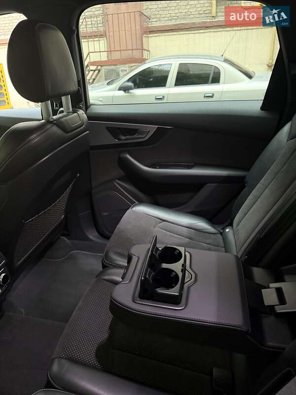 Внедорожник / Кроссовер Audi Q7 2016 в Киеве