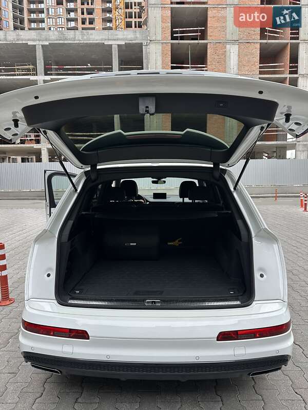 Внедорожник / Кроссовер Audi Q7 2016 в Киеве